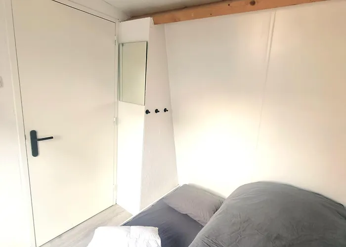 Bloei Aan Zee 200 M From Sea And Center Holiday home